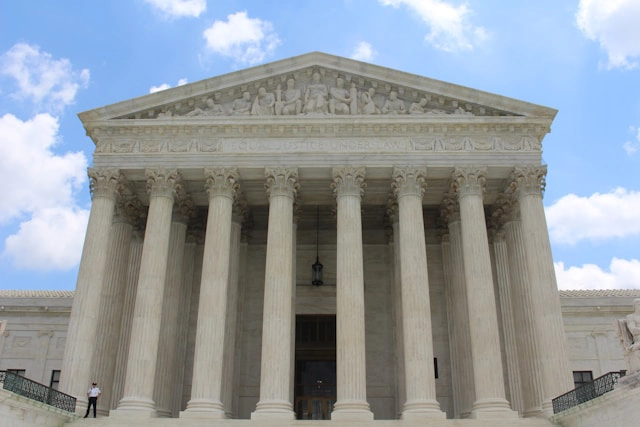 A U.S. courthouse representing DJI's Ninth Circuit appeal of the FCC drone import ban.